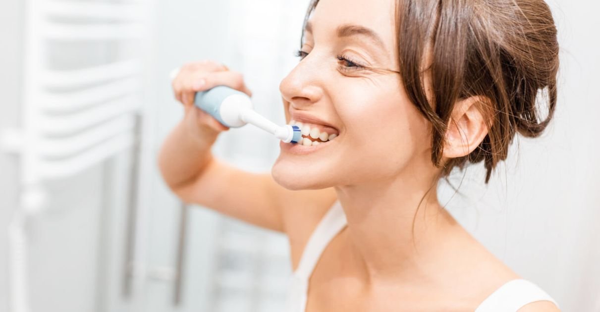 How to Use an Electric Toothbrush
